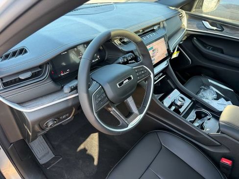 New 2026 Jeep Grand Cherokee L Limited w/ Limited Altitude Package AWD/4WD image 11