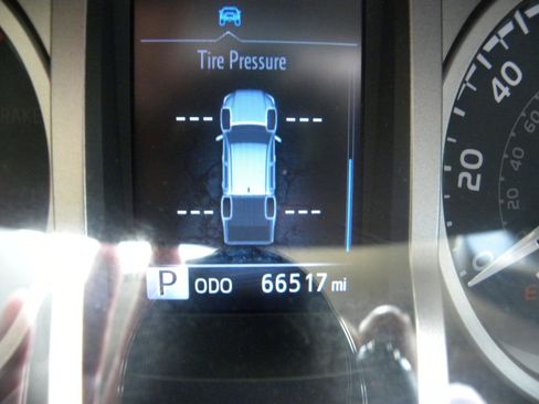 Used 2020 Toyota Tacoma SR5 w/ Technology Package AWD/4WD image 13