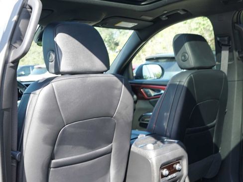 Used 2025 Chevrolet Traverse Z71 AWD/4WD image 18