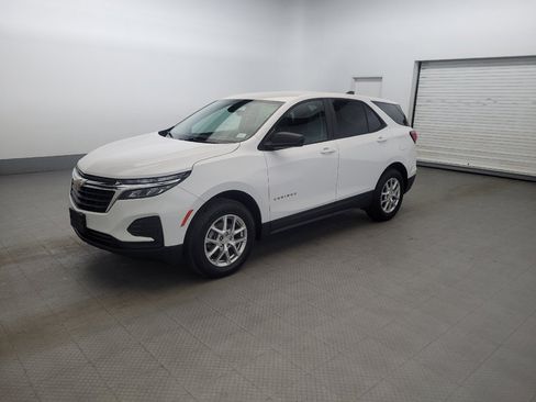 Used 2023 Chevrolet Equinox LS w/ LS Convenience Package AWD/4WD image 2