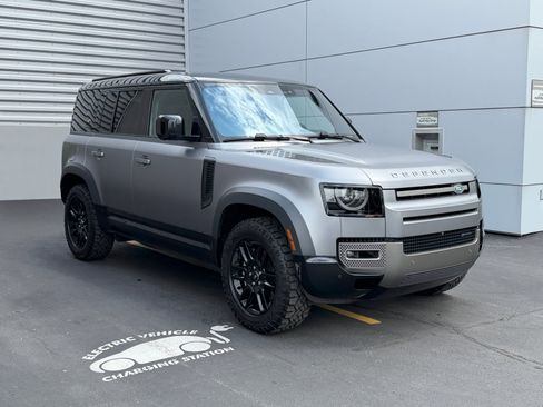 Used 2022 Land Rover Defender 110 X-Dynamic SE AWD/4WD image 7