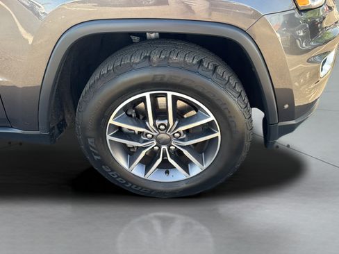 Used 2020 Jeep Grand Cherokee Limited w/ Luxury Group II AWD/4WD image 34