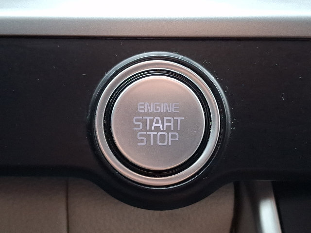 Used 2022 Kia Carnival LX FWD image 22
