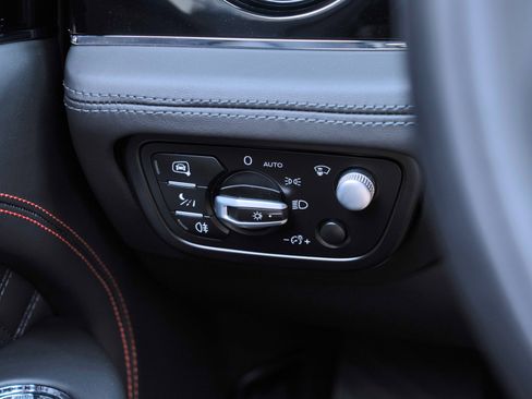 Used 2022 Bentley Bentayga AWD/4WD image 62