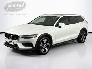 Used 2023 Volvo V60 B5 Cross Country Plus AWD/4WD video 1