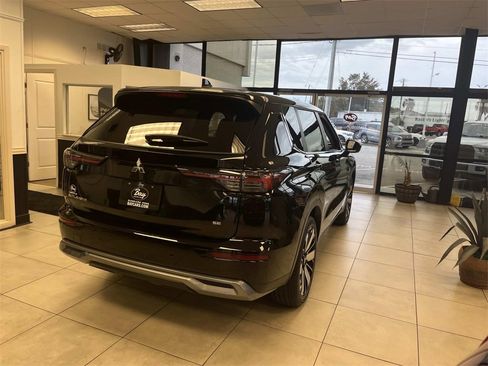 New 2026 Mitsubishi Outlander SE image 5