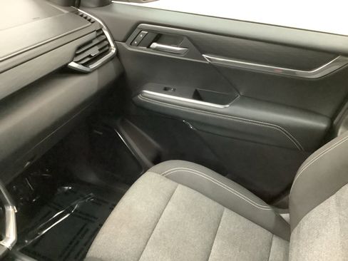 Used 2025 GMC Acadia Elevation FWD image 23