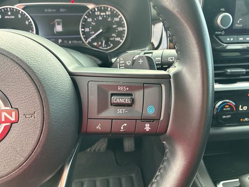 Used 2025 Nissan Pathfinder SV AWD/4WD image 17