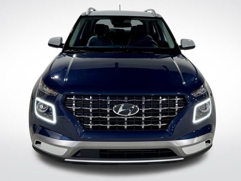 Used 2025 Hyundai Venue Limited image 11