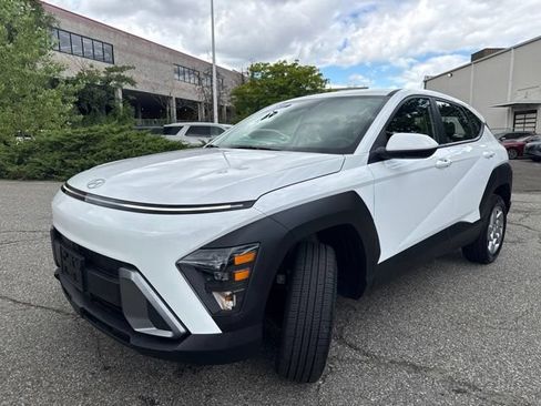 Used 2025 Hyundai Kona SE AWD/4WD image 3