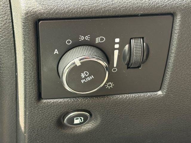 Used 2017 Jeep Grand Cherokee Laredo w/ Quick Order Package 23E AWD/4WD image 9