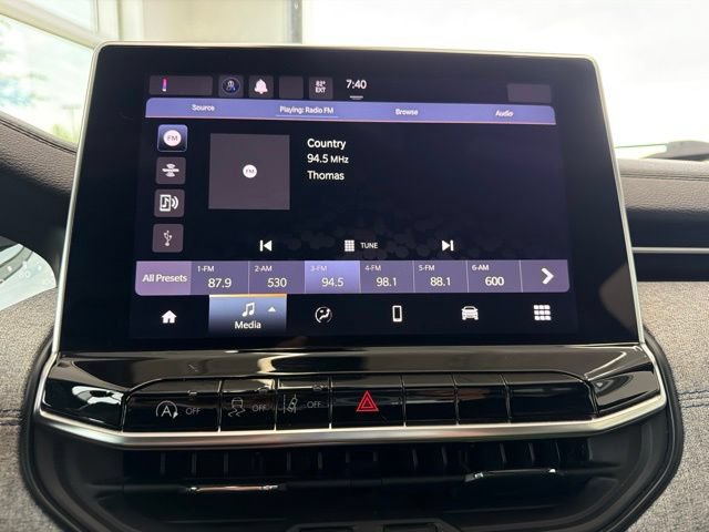 Used 2024 Jeep Compass Latitude AWD/4WD image 17