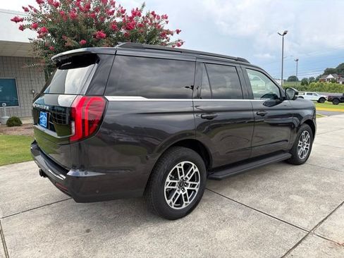 Used 2025 Ford Expedition Active AWD/4WD image 7