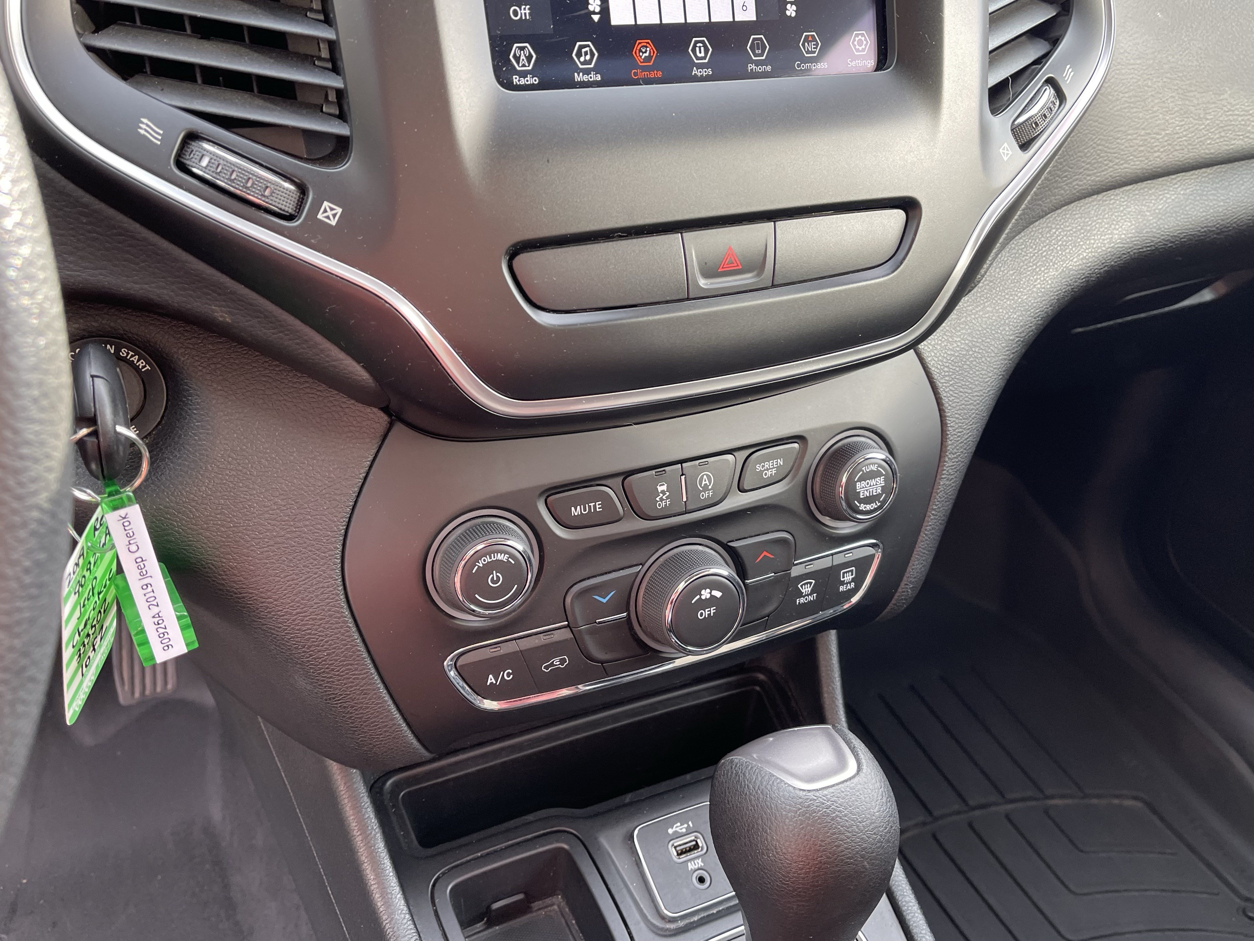 Used 2019 Jeep Cherokee Latitude w/ Popular Appearance Group FWD image 20