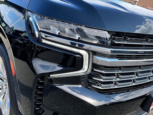 Used 2021 Chevrolet Tahoe Premier w/ Premium Package AWD/4WD image 26