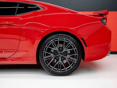 Used 2018 Chevrolet Camaro SS RWD image 30