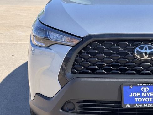 Used 2025 Toyota Corolla Cross LE image 5