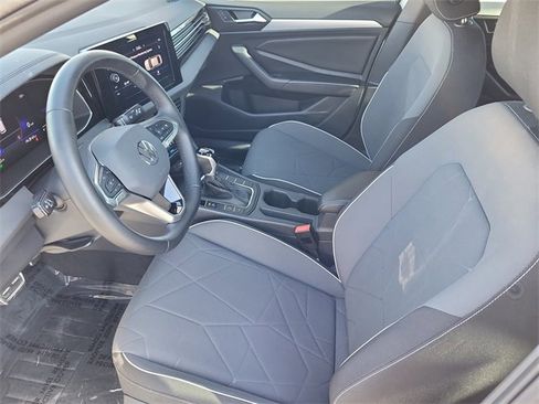 Used 2025 Volkswagen Jetta Sport image 9