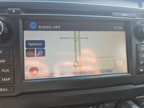 Used 2017 Nissan Titan SV AWD/4WD image 20
