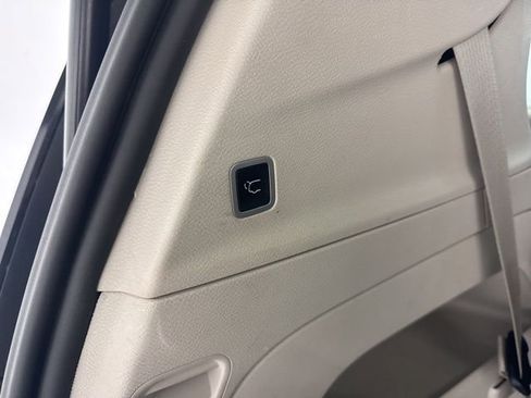 Used 2023 Chrysler Voyager LX image 11