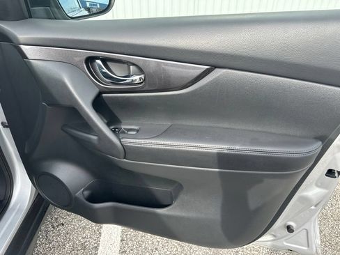 Used 2019 Nissan Rogue S w/ Special Edition Package FWD image 29