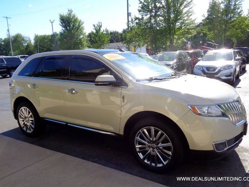 Used 2015 Lincoln MKX AWD w/ Equipment Group 102A image 2