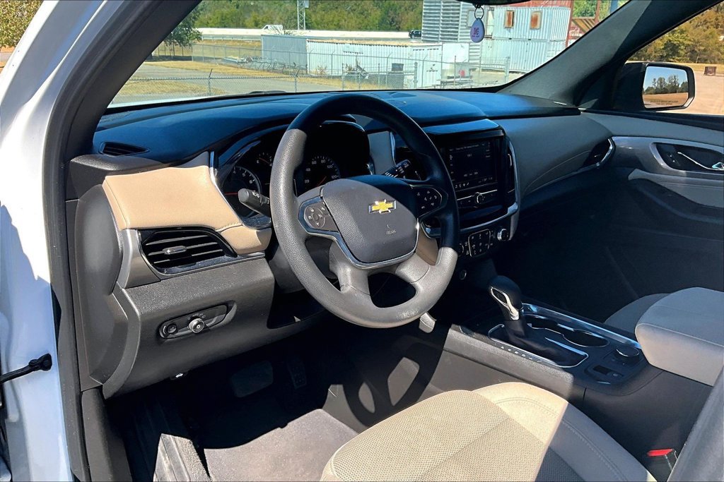 Used 2023 Chevrolet Traverse LS FWD image 5