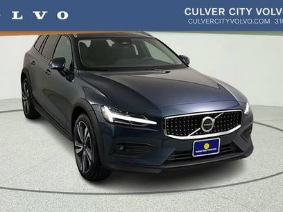 New 2026 Volvo V60 B5 Cross Country Plus w/ Protection Package Premier