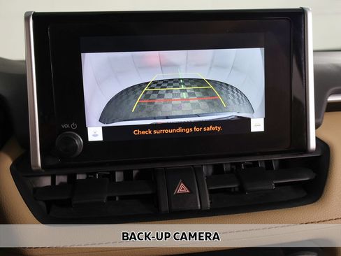 Used 2025 Toyota RAV4 XLE AWD/4WD image 5