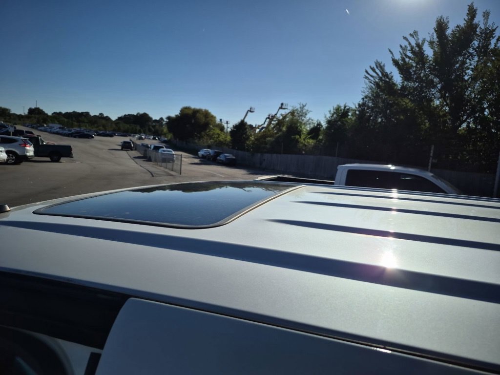 Used 2011 GMC Sierra 1500 SLT w/ SLT White Diamond Edition AWD/4WD image 9