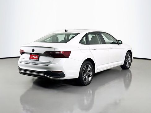 Used 2023 Volkswagen Jetta SE image 5