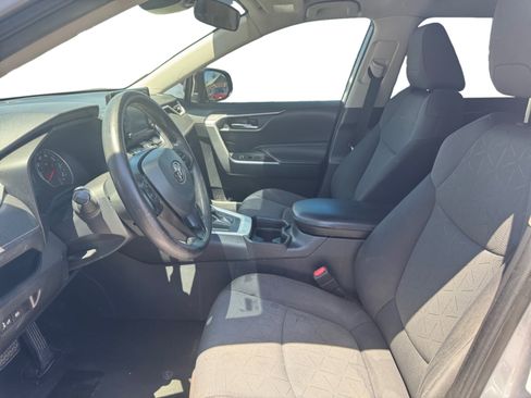 Used 2021 Toyota RAV4 XLE FWD image 12