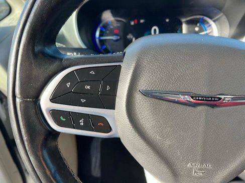 Used 2022 Chrysler Pacifica Touring-L w/ Uconnect Theater Family Group image 42