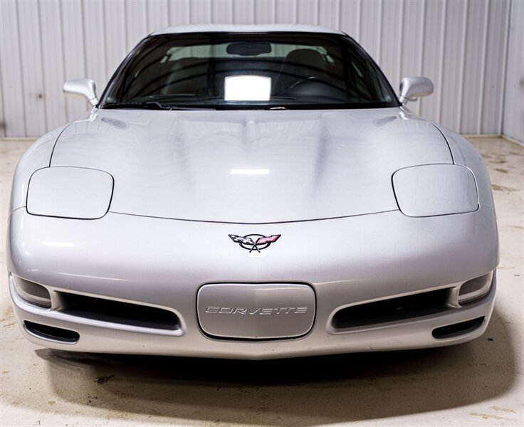 Used 2002 Chevrolet Corvette Coupe w/ Preferred Equipment Group1 RWD image 27