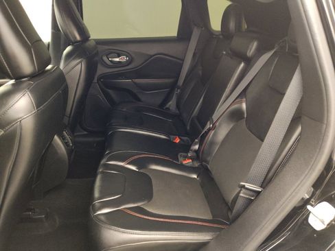 Used 2022 Jeep Cherokee Trailhawk image 18