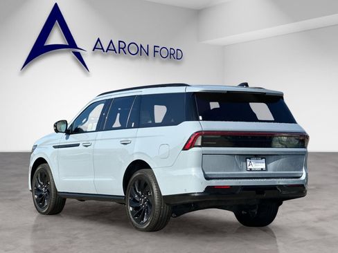 Used 2025 Lincoln Navigator Reserve w/ Jet Appearance Package AWD/4WD image 4