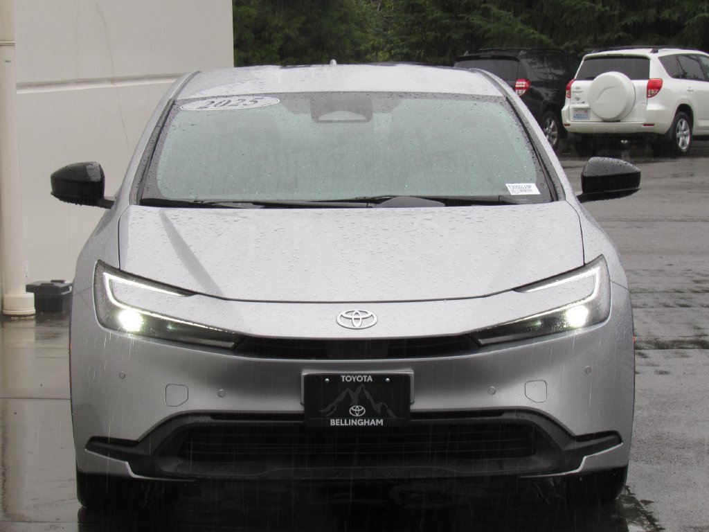 Certified 2025 Toyota Prius LE FWD image 3
