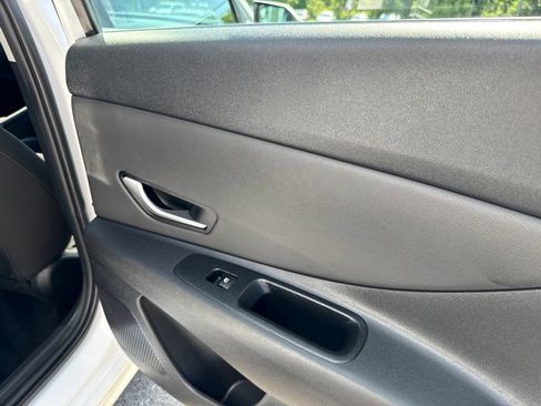 Used 2025 Hyundai Elantra SEL FWD image 32