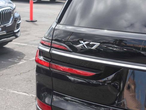 Used 2023 BMW X7 xDrive40i w/ M Sport Package AWD/4WD image 7