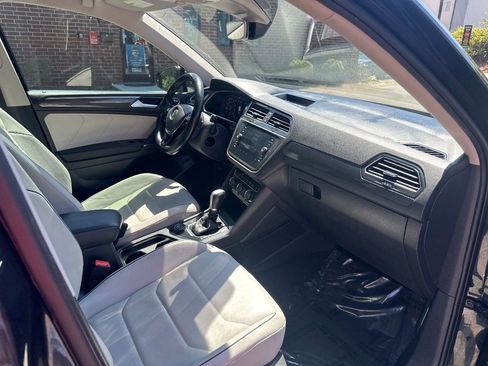 Used 2018 Volkswagen Tiguan SEL Premium AWD/4WD image 28