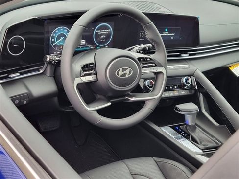 New 2025 Hyundai Elantra Limited image 3