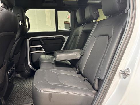 Used 2023 Land Rover Defender 110 SE image 25