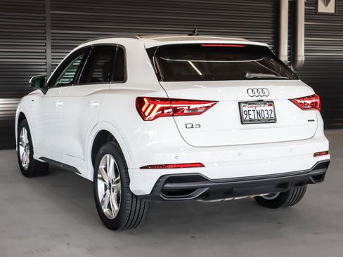 Used 2023 Audi Q3 2.0T Premium w/ Convenience Package image 2