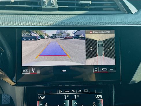 Used 2023 Audi e-tron S Premium Plus image 14