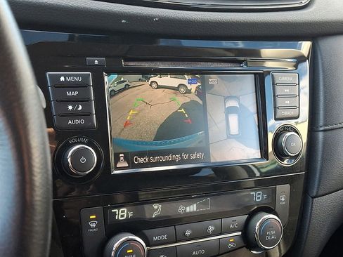 Used 2019 Nissan Rogue SV w/ Premium Package image 17