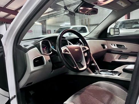 Used 2017 Chevrolet Equinox LT w/ Convenience Package image 5