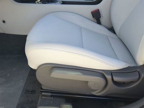 New 2026 Hyundai Kona SE image 19