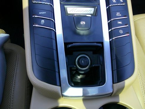 Used 2017 Porsche Macan AWD/4WD image 95