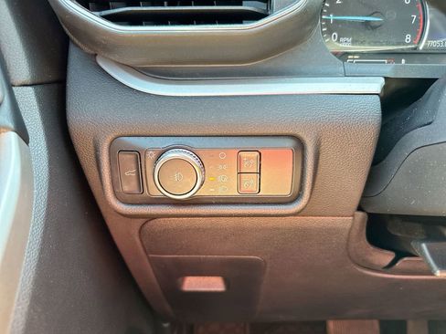 Used 2021 Ford Explorer XLT w/ Equipment Group 202A image 18