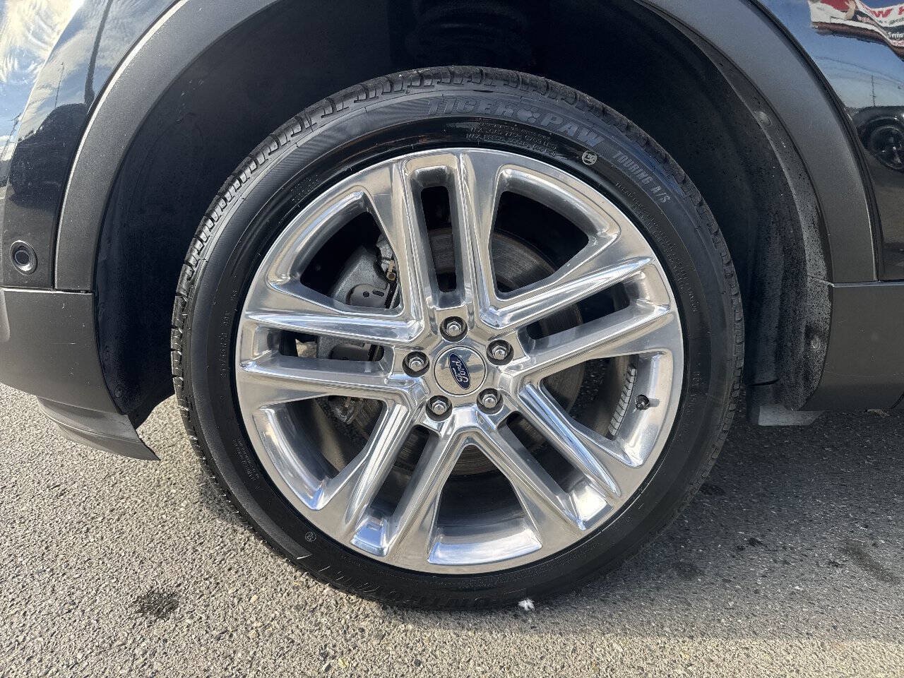 Used 2016 Ford Explorer Limited w/ Equipment Group 301A AWD/4WD image 2